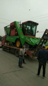 山西又走两台(tai)穗茎兼收玉(yu)米收获机